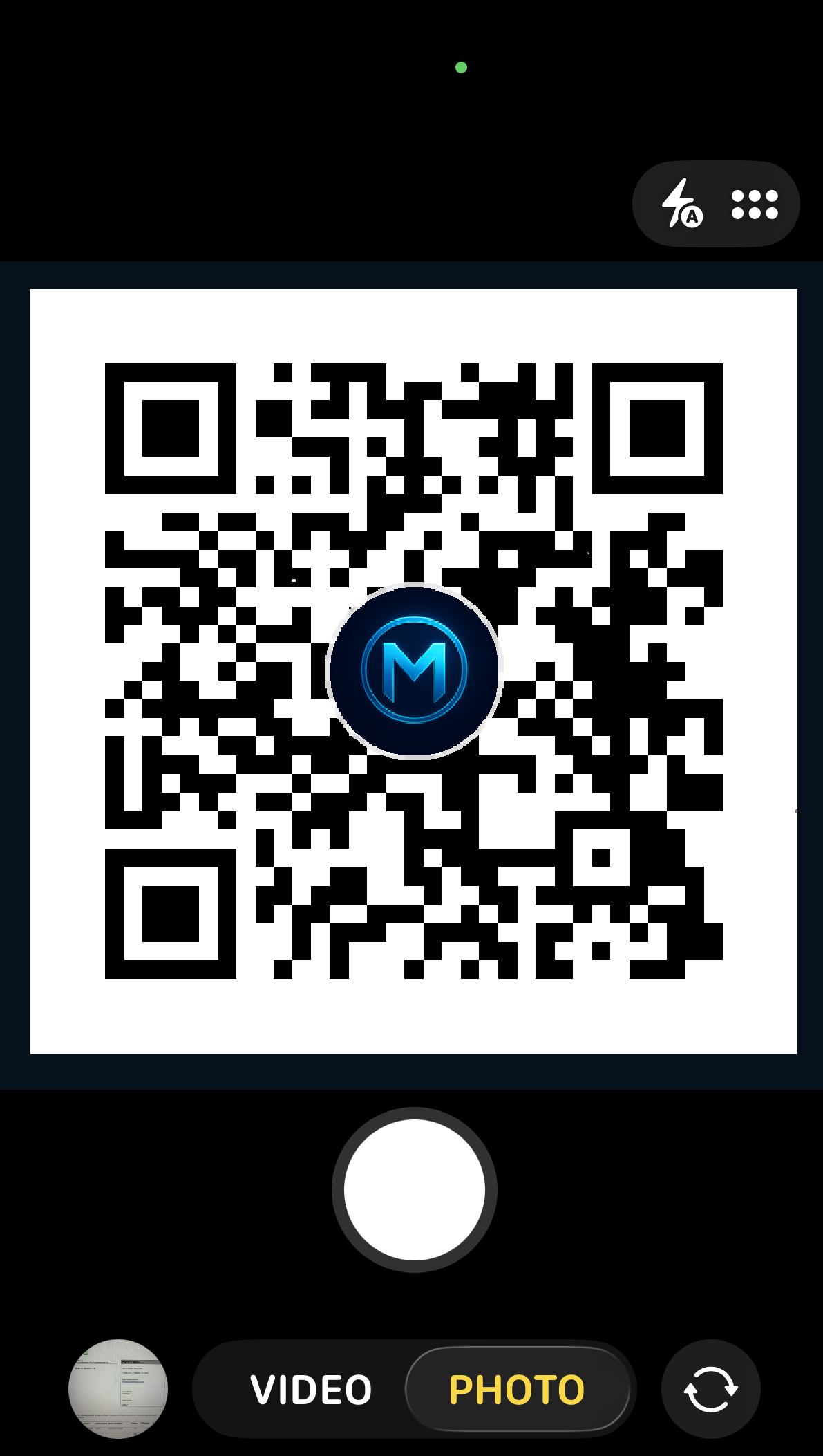 Seller presents a Monetic payment QR on their screen